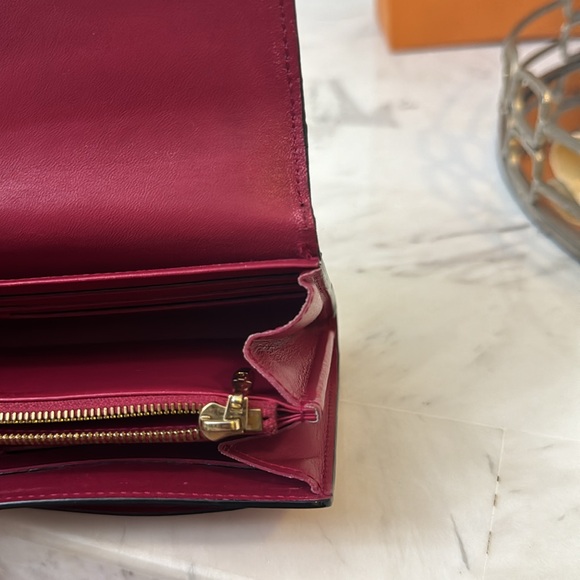 Authentic Louis Vuitton Portefeiulle Louise Patent Leather Long Bifold Wallet - Picture 14 of 16